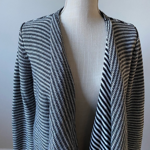 Striped Cardigan black and white - Picture 2 of 9